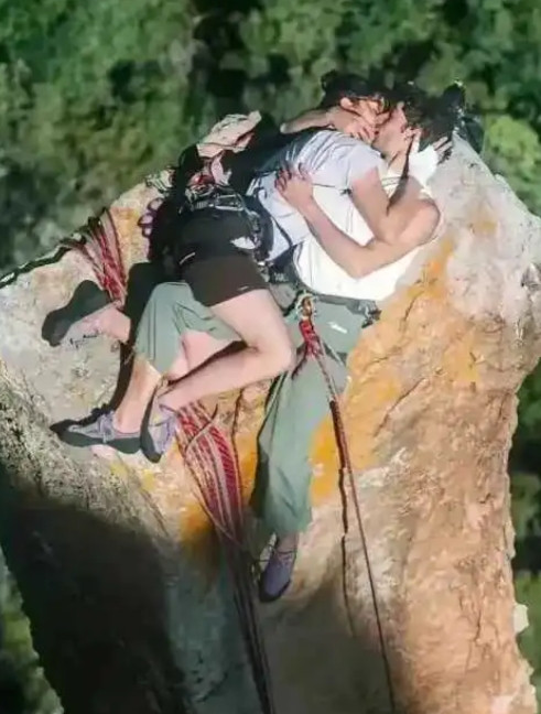 航拍下的，不怕死的爱情！！！！