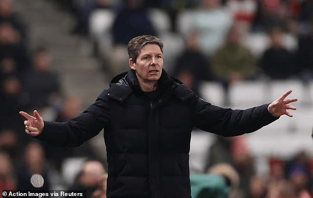 水晶宫有人认为格拉斯纳是在求着被解雇;热刺内部仍欣赏他