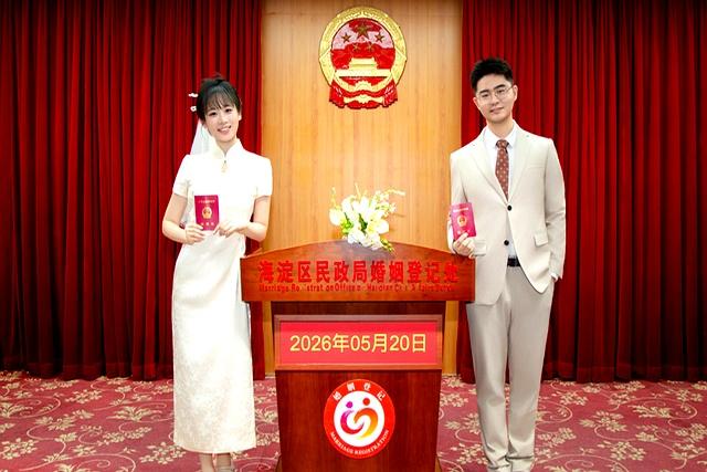 爱情与家国理想双向同行！一对清华顶尖博士夫妻的毕业选择，让无数人直呼看不懂。