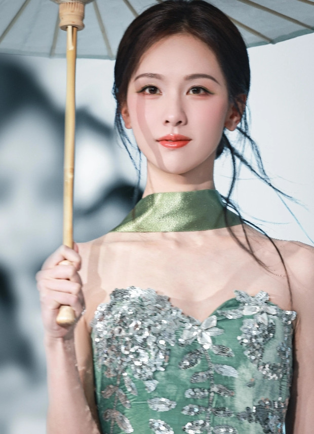 陈都灵太美了，她算是很标准的中式美女吧？