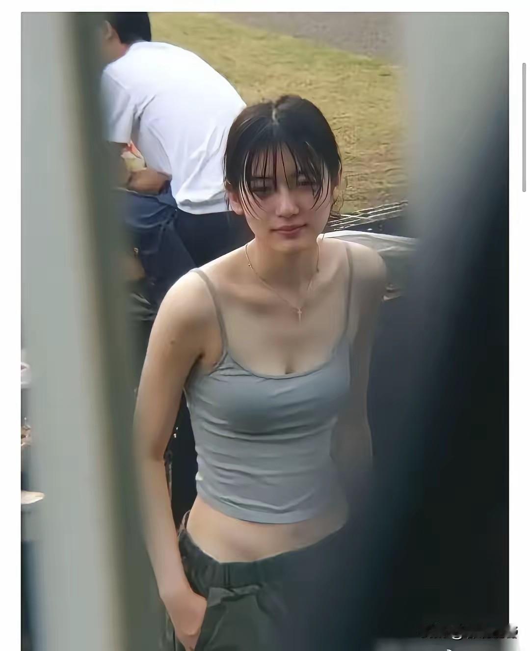 有网友发帖称，这样打扮的女孩一般男人不敢娶。所以，这类型的姑娘虽然要脸蛋有脸蛋，