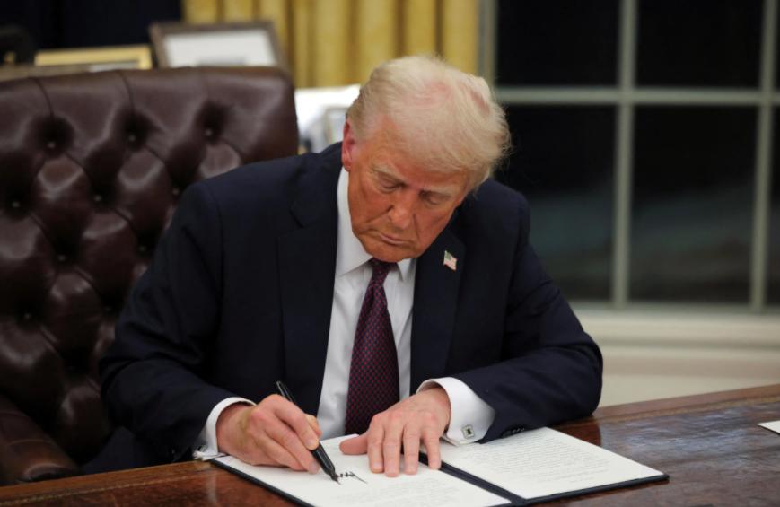 美专家：若中国武统，西方可冻结3.2万亿中国资产！但是中国有王炸，中国现在还握着