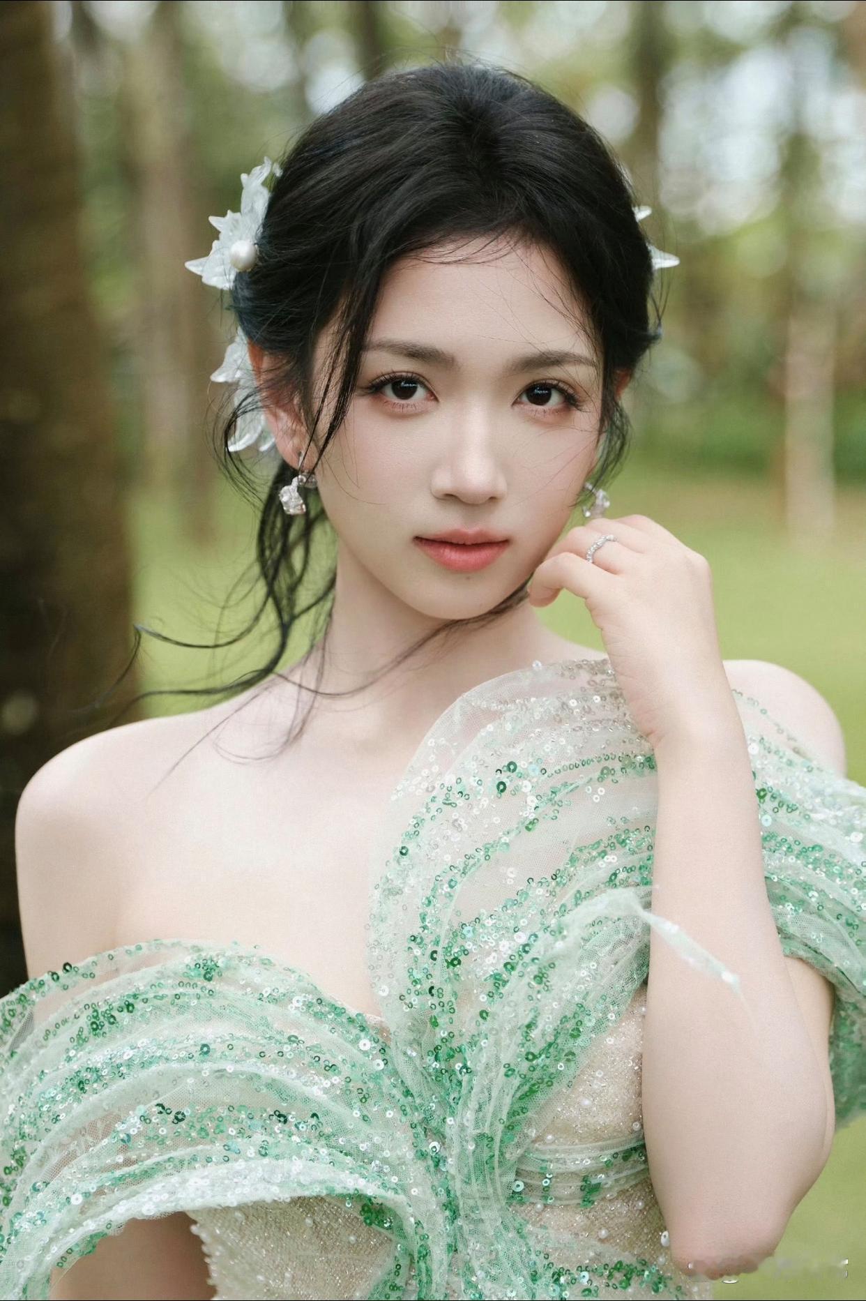 1.代露娃下一部剧接触的是《剑出鞘》，是优酷重点仙侠项目。2.夏之光下一部剧进组