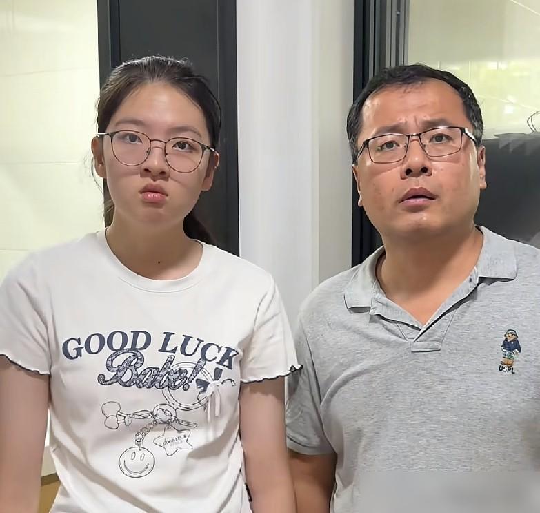 大艺上初三彻底分班了，王老师升职为年级主任，本以为可以撒手了，谁想到这事没那么简