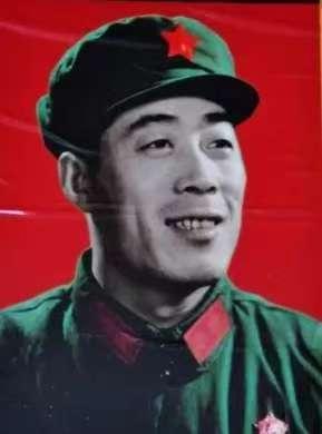 珍宝岛功臣孙玉国：从副司令到兵工厂工人，退休后仍要“归队报到”1982年，