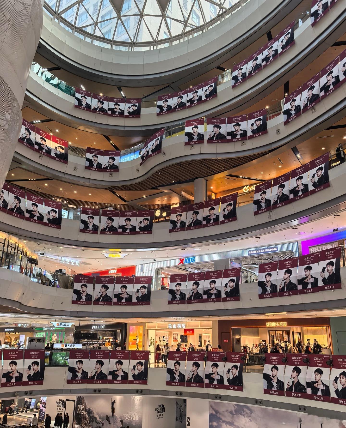 各地“肖战痛楼”已安排上了巨星排面到位👏肖战荣耀手机500不是大屏大地广就是痛