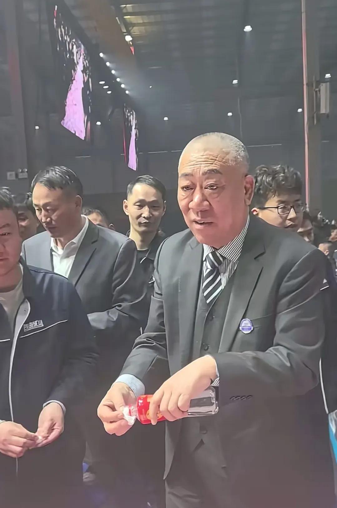 崔培军的“福报”，真的应验了！就因为过年时大方给员工发钱、真心待人攒下的好口碑