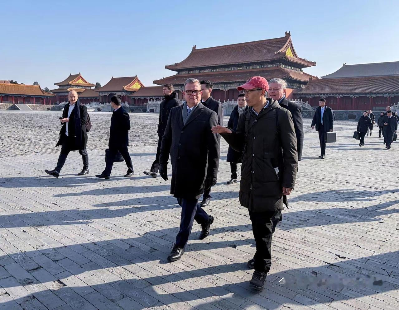 芬兰总理奥尔波一月底访华，忙完合作签约还专门抽空逛了趟故宫，这趟参观直接让他狠狠
