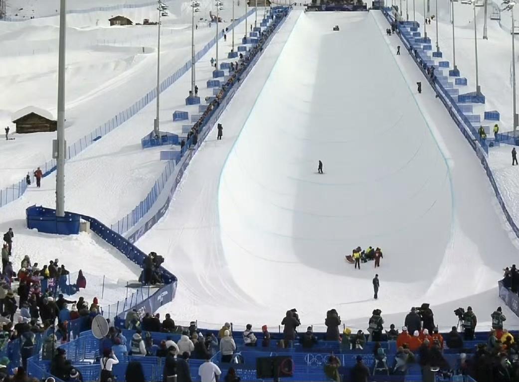 奥运五朝元老刘佳宇摔得太狠了[哭哭][哭哭][哭哭]女子单板滑雪U型场地技巧预赛