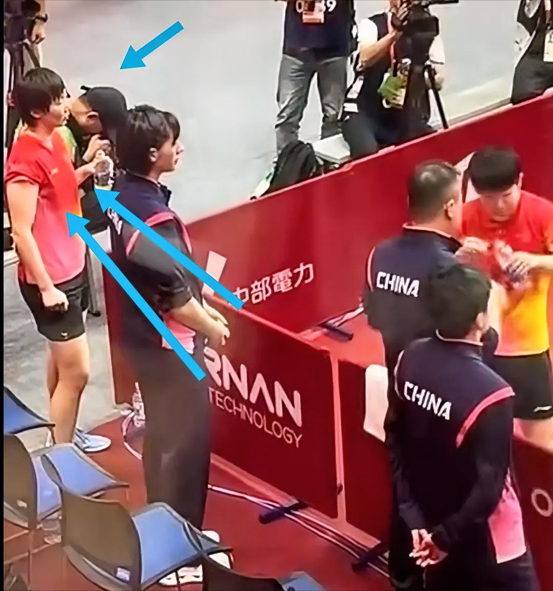 曼昱输球后的一个动作，彻底暴露出了曼昱的真实人品，今天国乒女队迎战中国澳门女