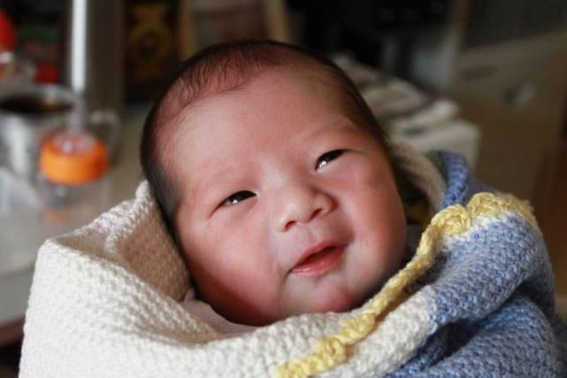 幸苦怀二胎, 却在35周早产生下5.2斤小公主, 有惊无险接好运!