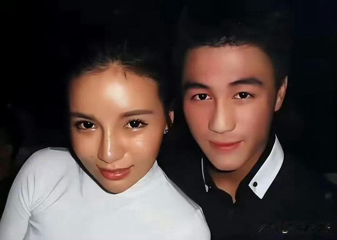 何猷君私生子风波升级，前女友公开晒娃，奚梦瑶一个举动表明态度。​