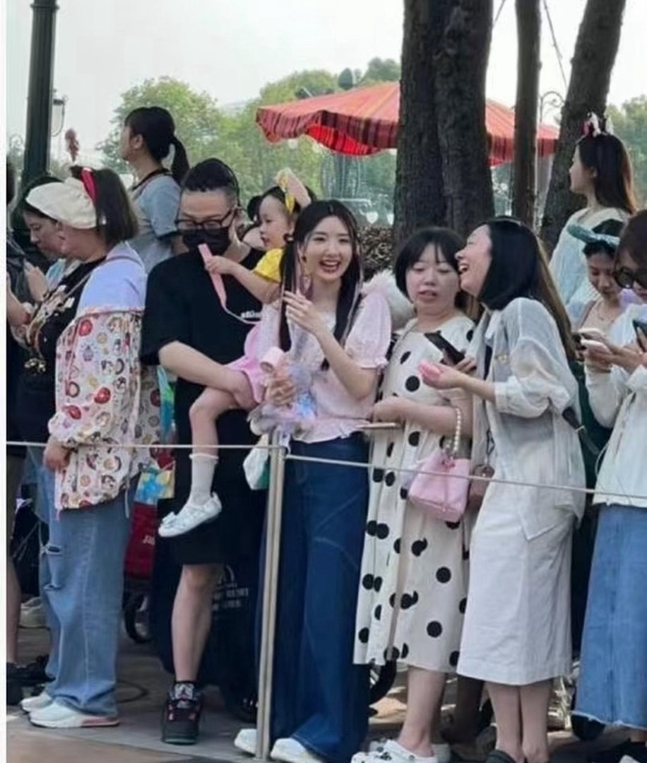 啊这…..难道普通人不想当明星吗​​​