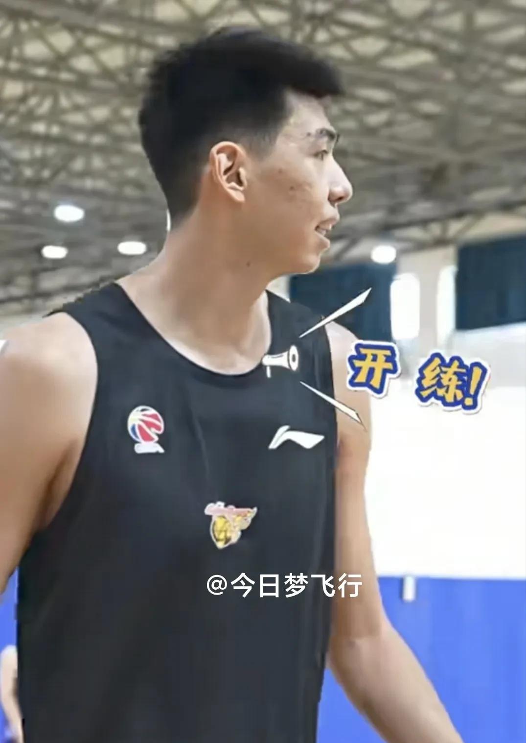 广东队二沙岛封闭训练正式开启！今日傍晚，广东宏远篮球俱乐部官方发布了广东队在广