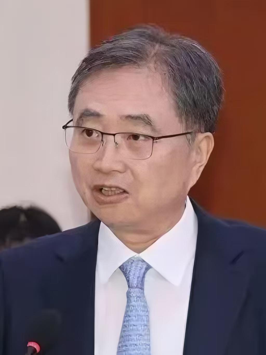 就在刚刚韩国外交部长官赵显动身了9月17日，韩国外交部长官赵显临上飞机前在