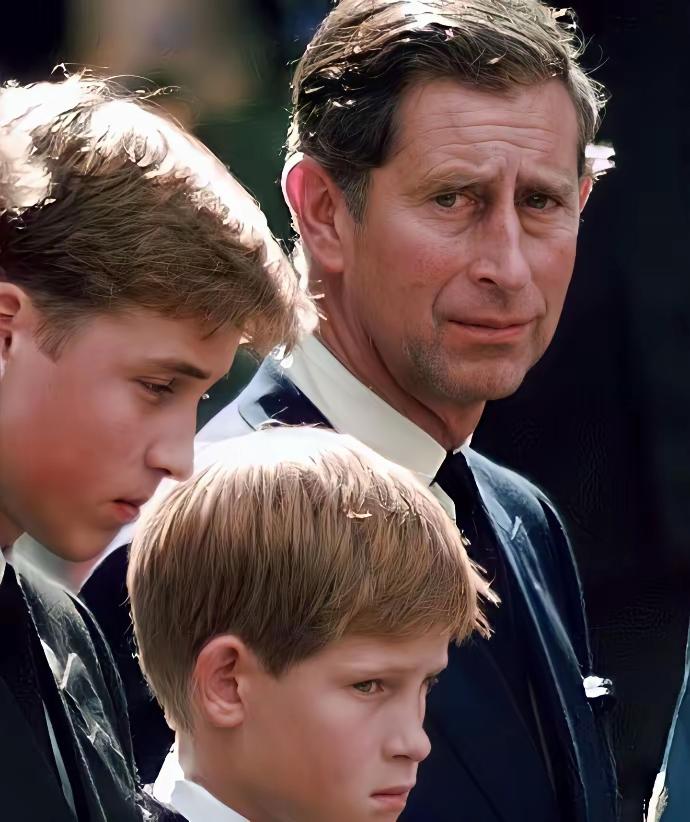 1997年的查尔斯，应该是最“难受”的一年吧！为何？因为戴安娜意外离世，让他遭