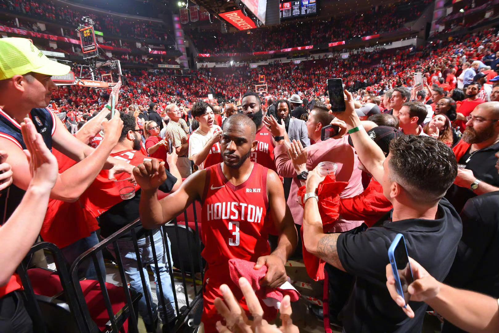 随着保罗被快船裁掉的细节逐渐曝光，发生的一切其实并不令人意外。过去25到30年里