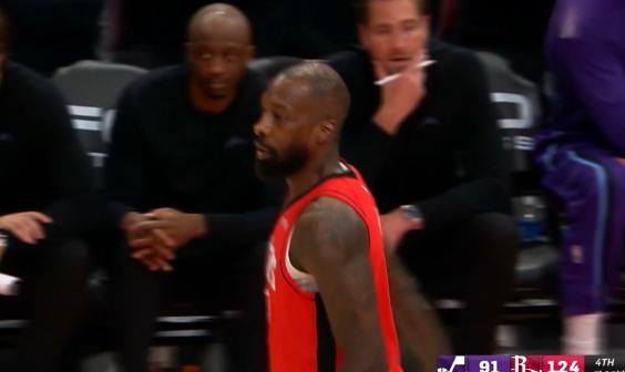 火箭老将杰夫-格林真是给机会不中用啊！在昨天火箭主场以140：106大胜爵士的比