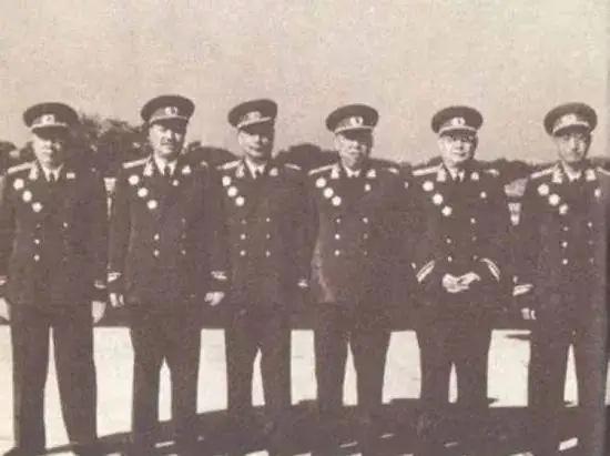 叶剑英“战功不多”为何能当元帅？毛主席：只有周总理能比他牛！叶帅虽然长期担任我军