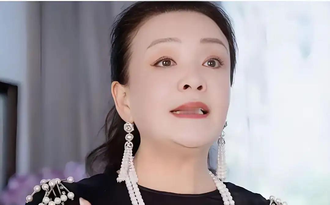 再强硬的人，面对家人终究会心软，此前满心委屈敲打儿子儿媳，如今兰姐还是选择放下所