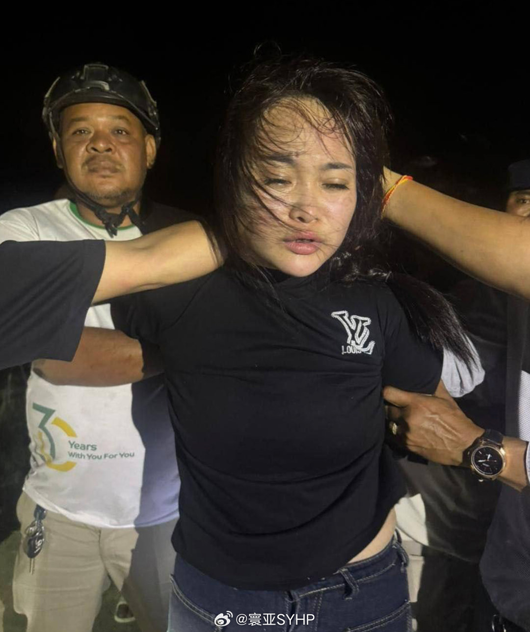 柬埔寨法院劫囚的“越南大嫂”被起诉柬埔寨柴桢省法院发布通告称，检方已经对持枪劫囚