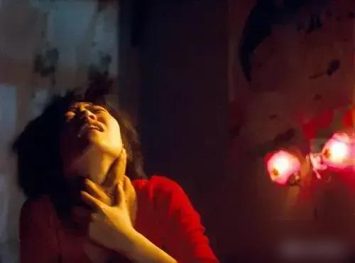 《Hello，树先生》中，王宝强跟谭卓有一场激情戏！按照最初的剧本，是应该王