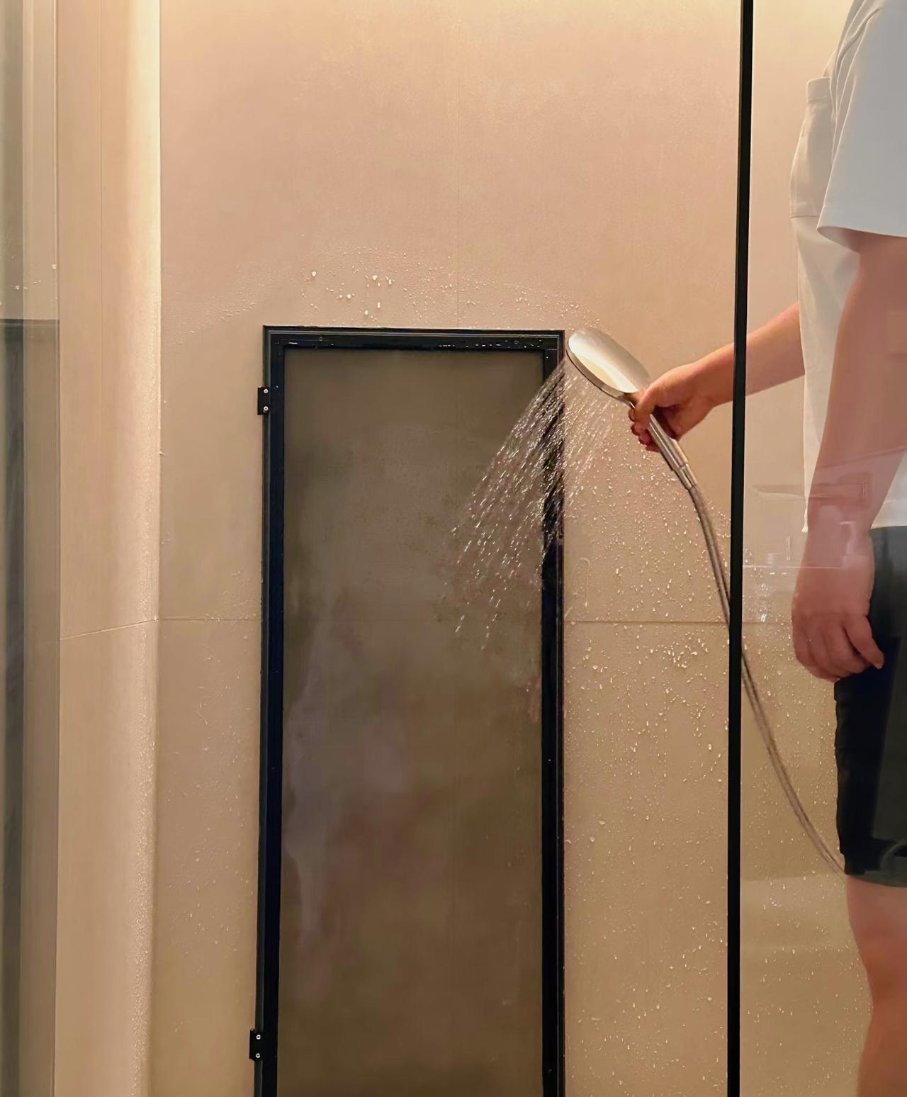 ：）男人在没得到女人身体时，他会百般讨好；女人在没享受够男人的金钱时，会欲拒