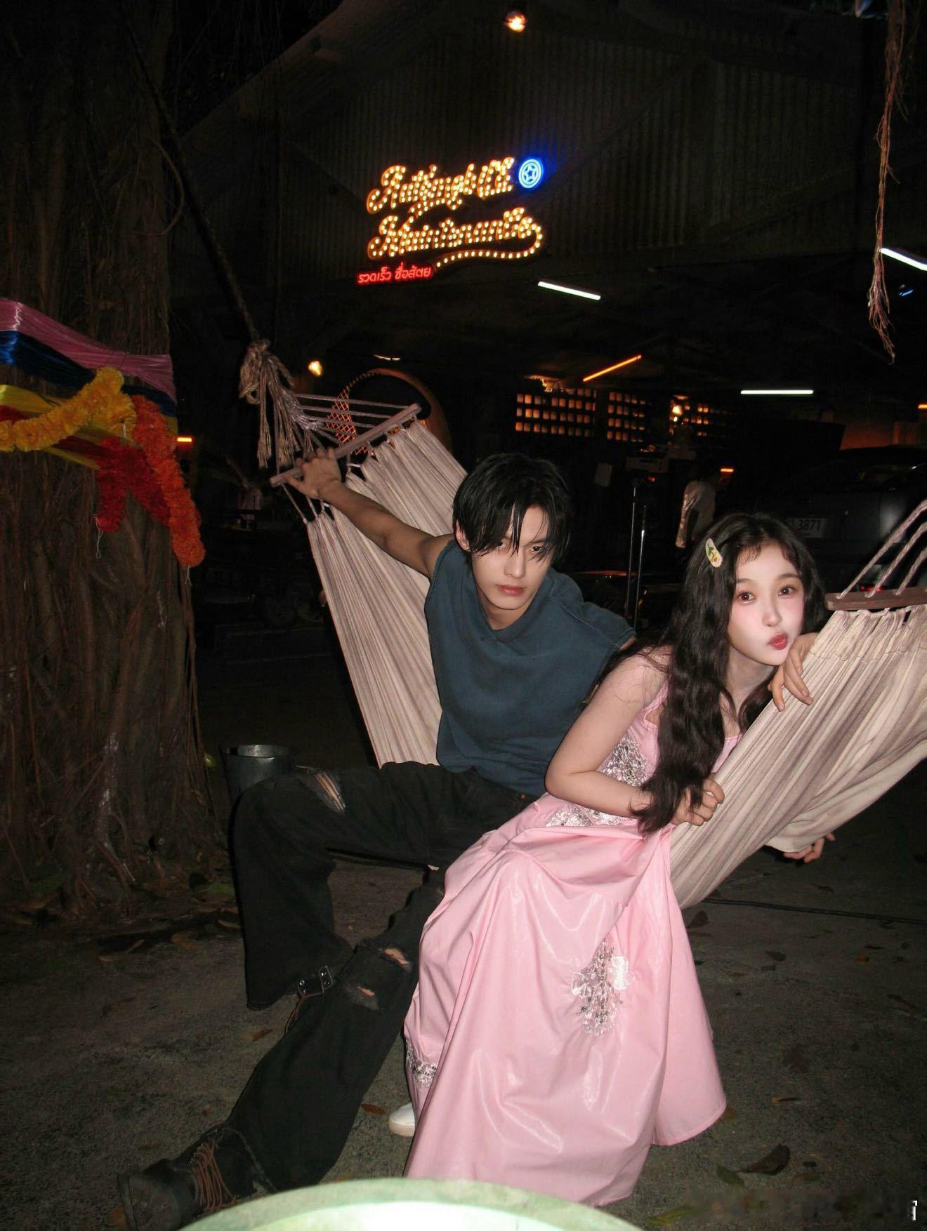 开家长会的也可以是老公何与发博的文案真的神了！和靳朝的人设贴合度百分百，一点违