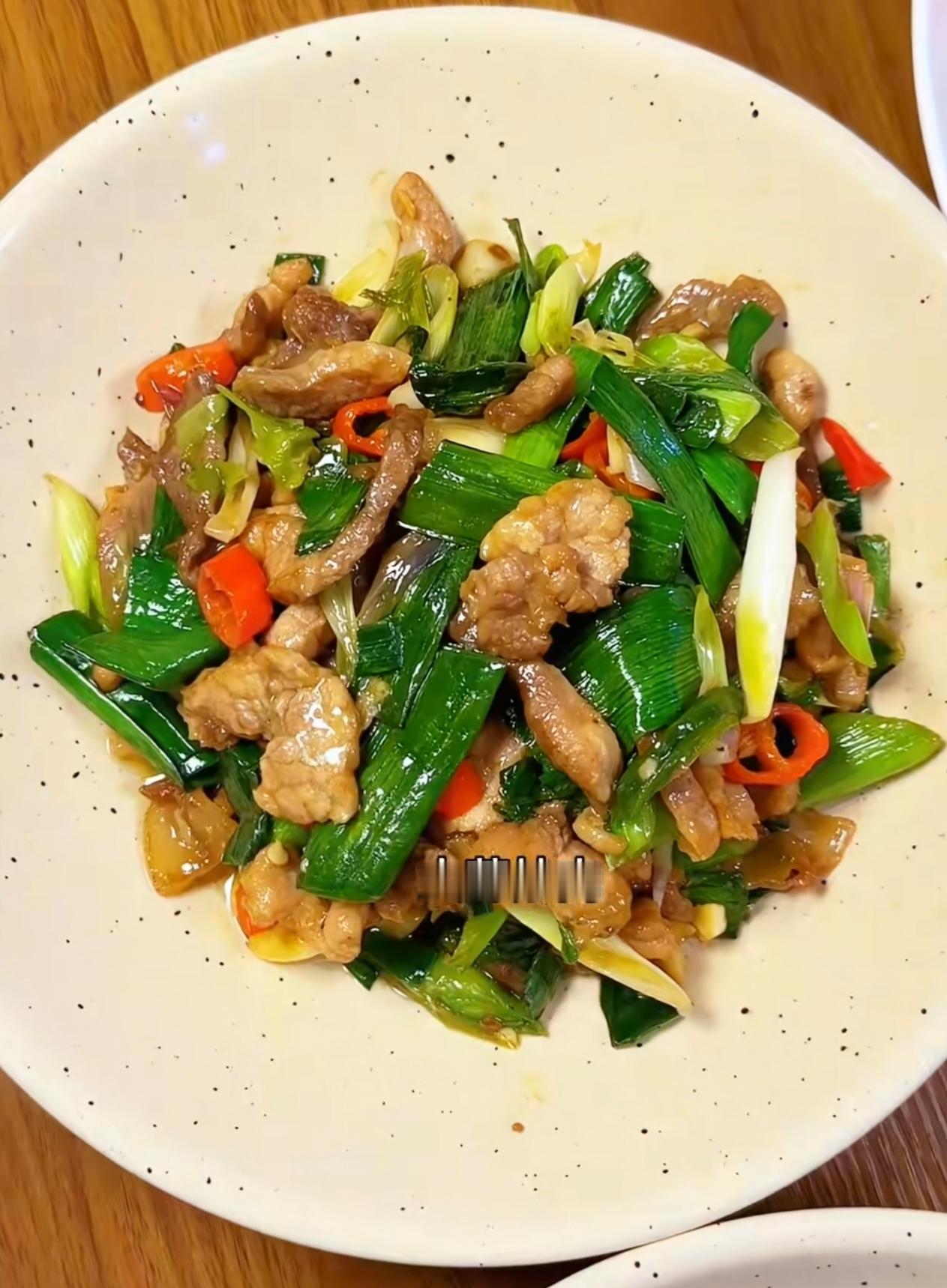 真的被婆婆的家常菜治愈了！中午下班一进门，就闻到满屋子的香味，桌上四道菜全是我