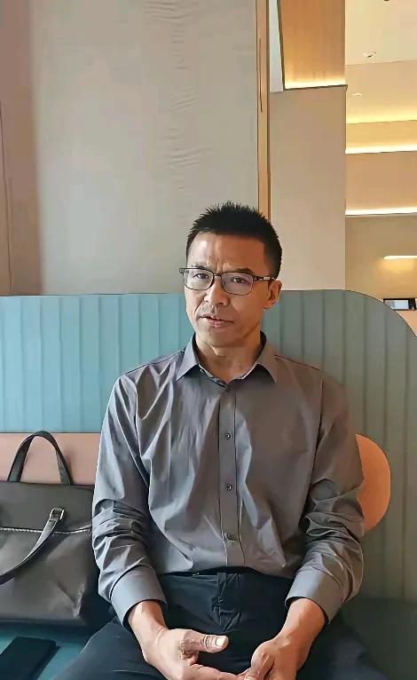 原来，唯一看到真相的邻居杨某木，去年已经去世！这使得追寻真相的道路更加坎坷。