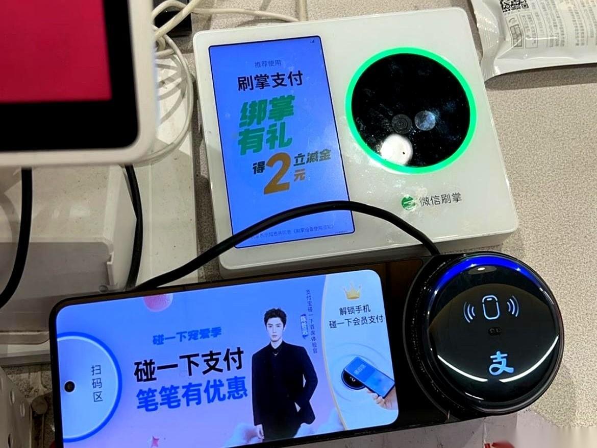 巨头打架，我们捡钢镚儿微信居然“巴不得”你用支付宝？听起来像段子，但真就这么魔