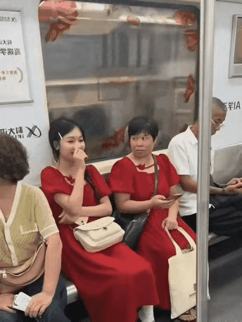 精心打扮和大妈随手一穿