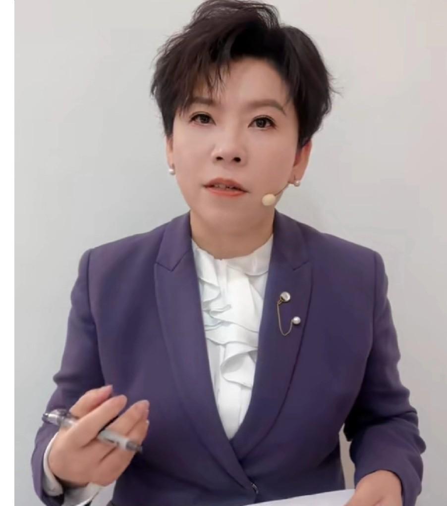 国乒名宿邓亚萍道出王曼昱北京大满贯战胜孙颖莎的原因。WTT北京大满贯女单决赛王
