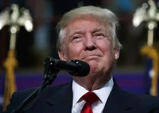 特朗普曾再次通告全球：台湾问题是中国自己的问题，美国尊重中国的任何一个举动，中国