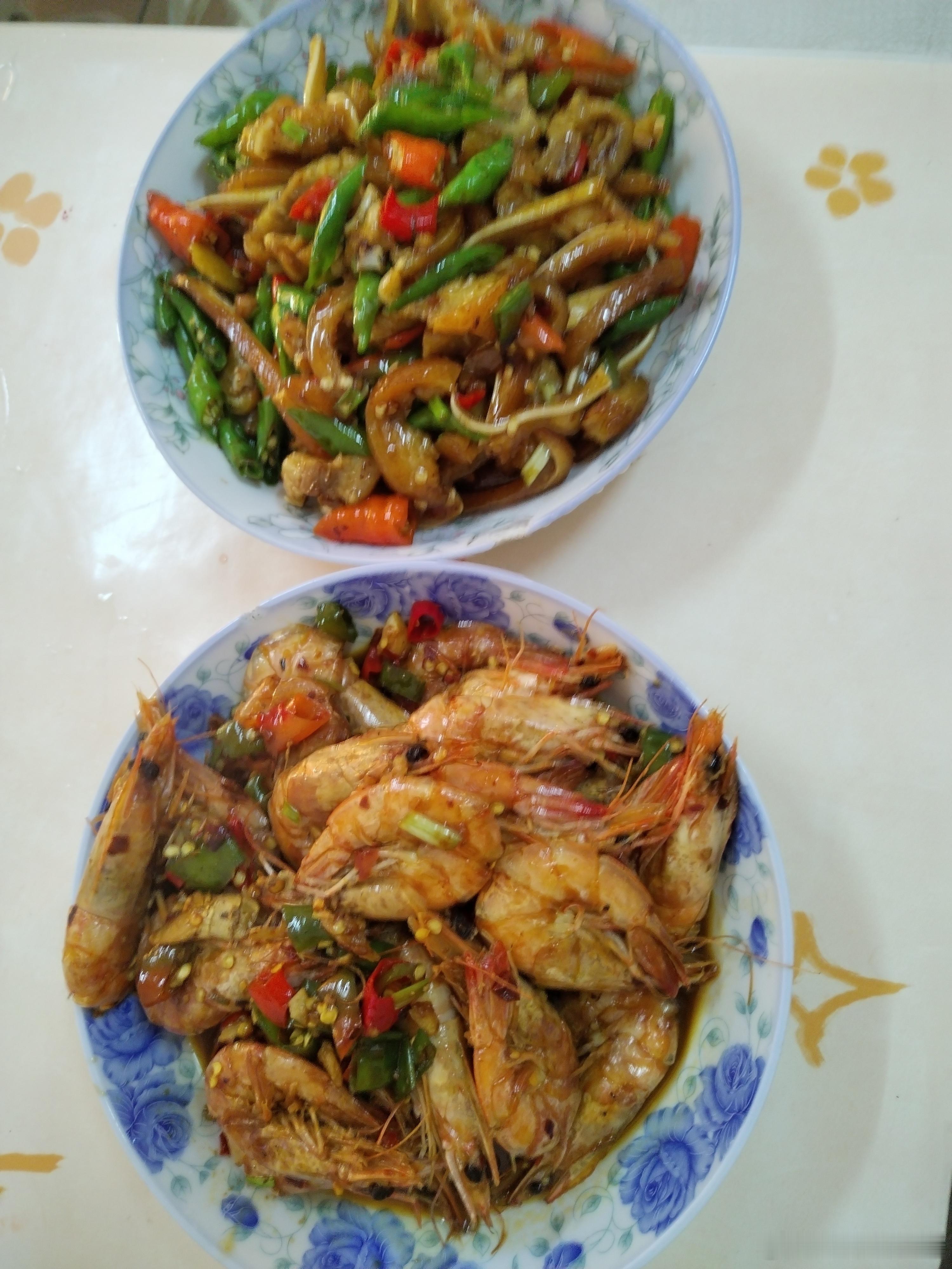今天买的辣椒好辣，辣的我鼻涕眼泪直流
