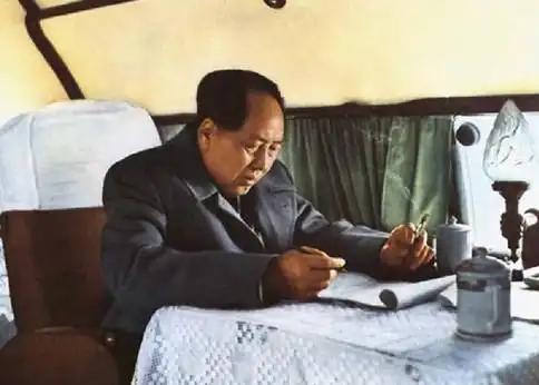 为什么有很多人不信鬼神，却信上了毛泽东？ 1950年，淮河泛滥，无数百姓流离