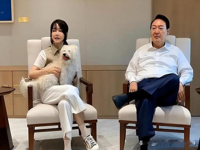 人在牢中坐，钱从八方来，当过总统的人就是不一样。韩国前总统尹锡悦在7月10日至