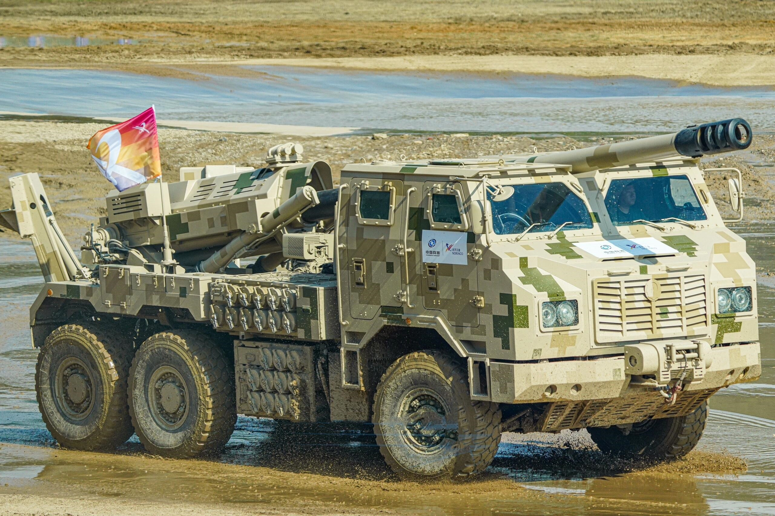 PCL-181型车载榴弹炮，采用万山特车的6×6底盘，采用了涡轮增压发动机，体