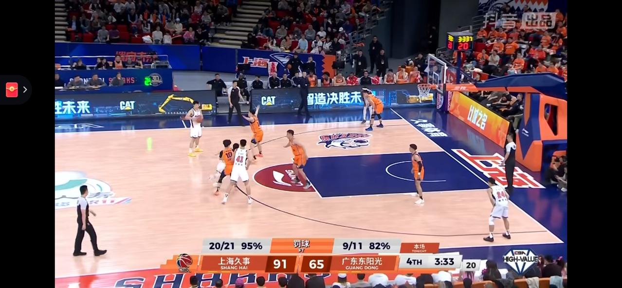 广东为什么赢不了上海？说到底还是外援出了问题。与上海相比，广东的外援都没有特点。