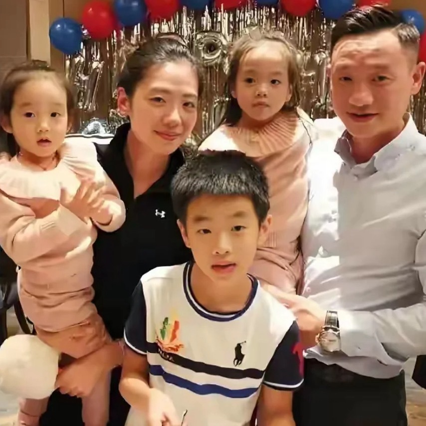 45岁杨威蜗居香港2万月租的“鸽子笼