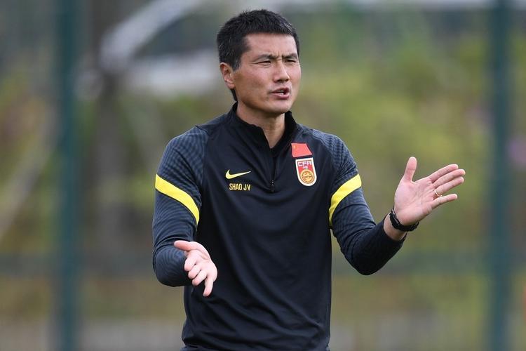 媒体人普遍不看好邵佳一能在国足成功：李平康：“至少目前来看，中国本土教练看不到