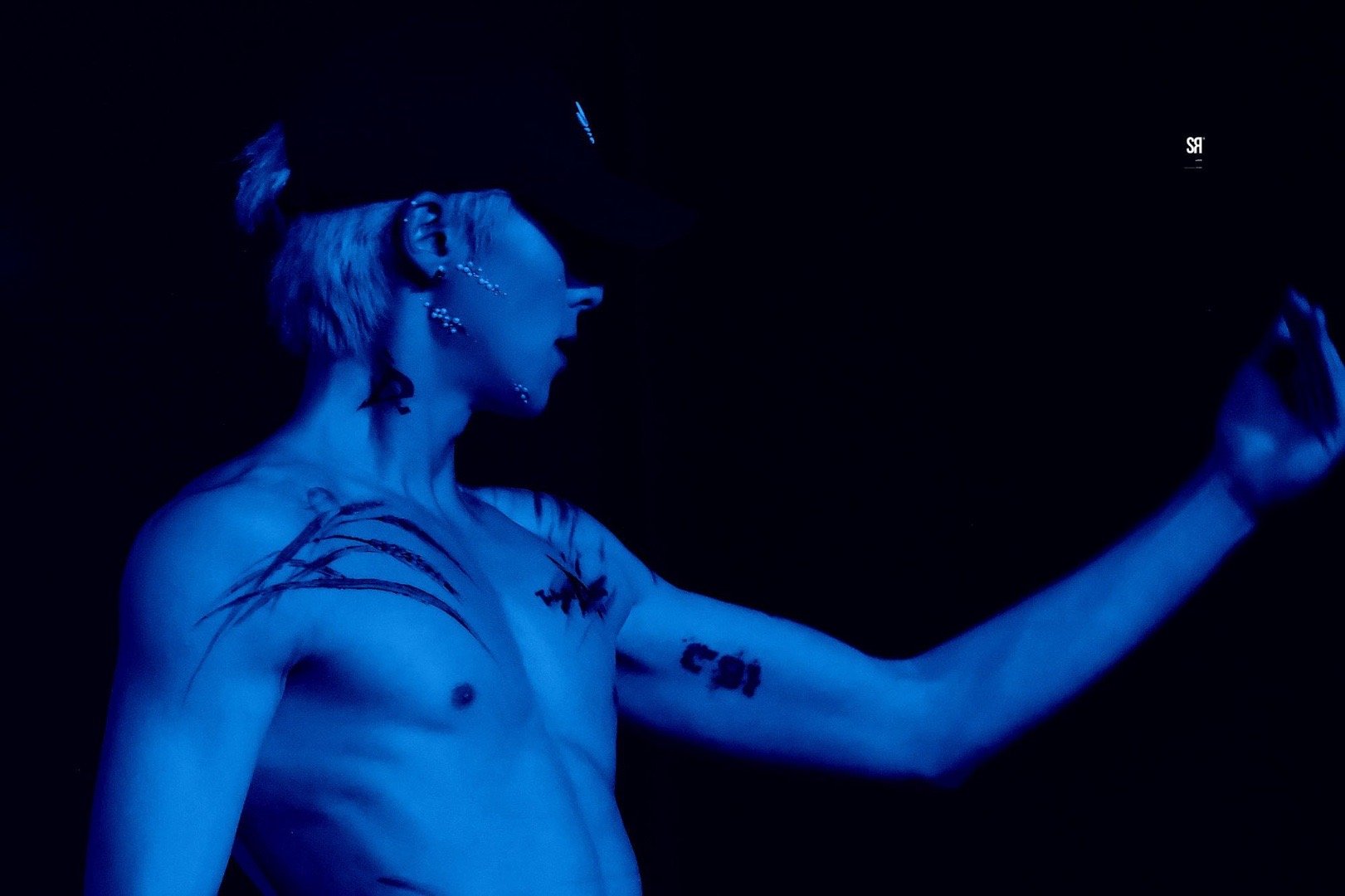 王鹤棣富有且慷慨的男菩萨如果说之前是通过荧幕认识演员王鹤棣，那么D.PARTY