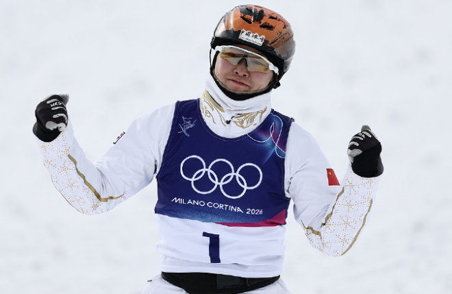 自由式滑雪女子空中技巧决赛，徐梦桃112.90分获得金牌，邵琪101.90分获得