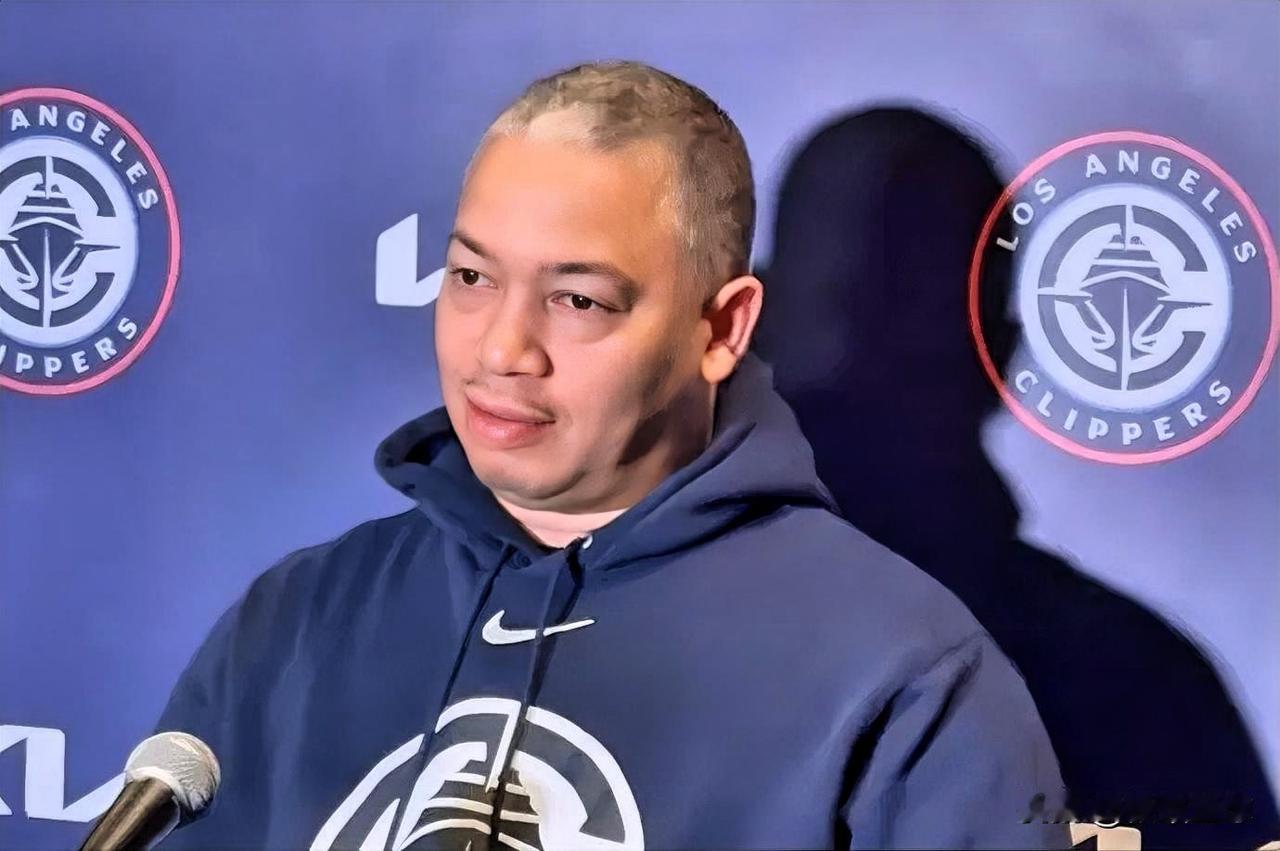 卢指导为爱徒小卡发声！快船主教练泰伦-卢今日接受采访，在谈到球队前锋小卡在全