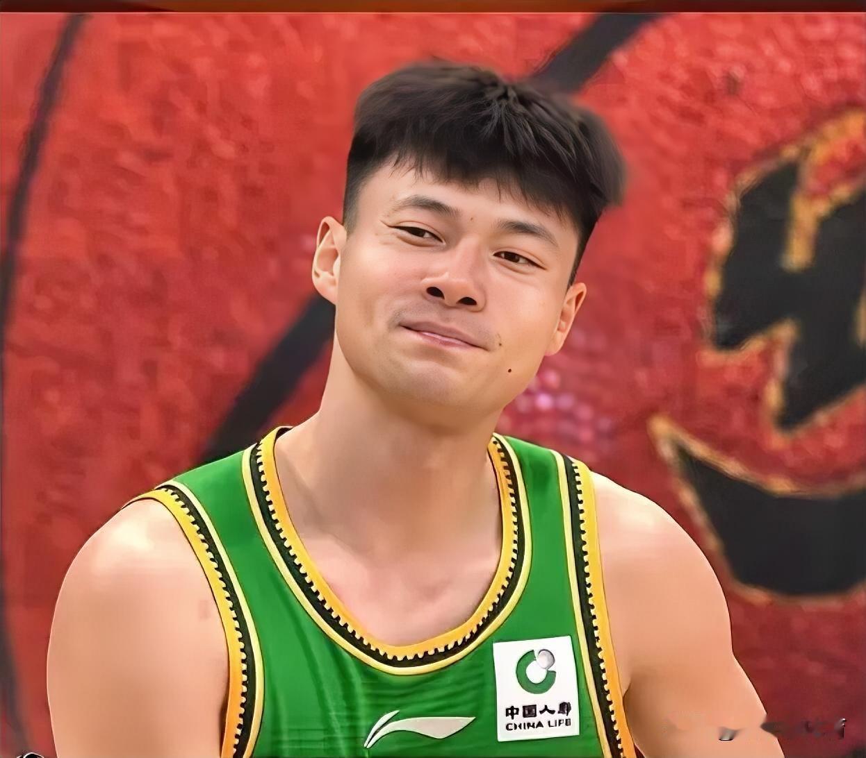 今夏合同到期的鄢手骐让辽篮左右为难。29岁的鄢手骐与辽篮签订的是2+1c类合同