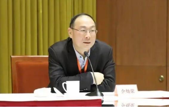 金灿荣曾说：“中国如果当着全世界面把美国揍一顿，就算没打死，美国一把手位置也没了