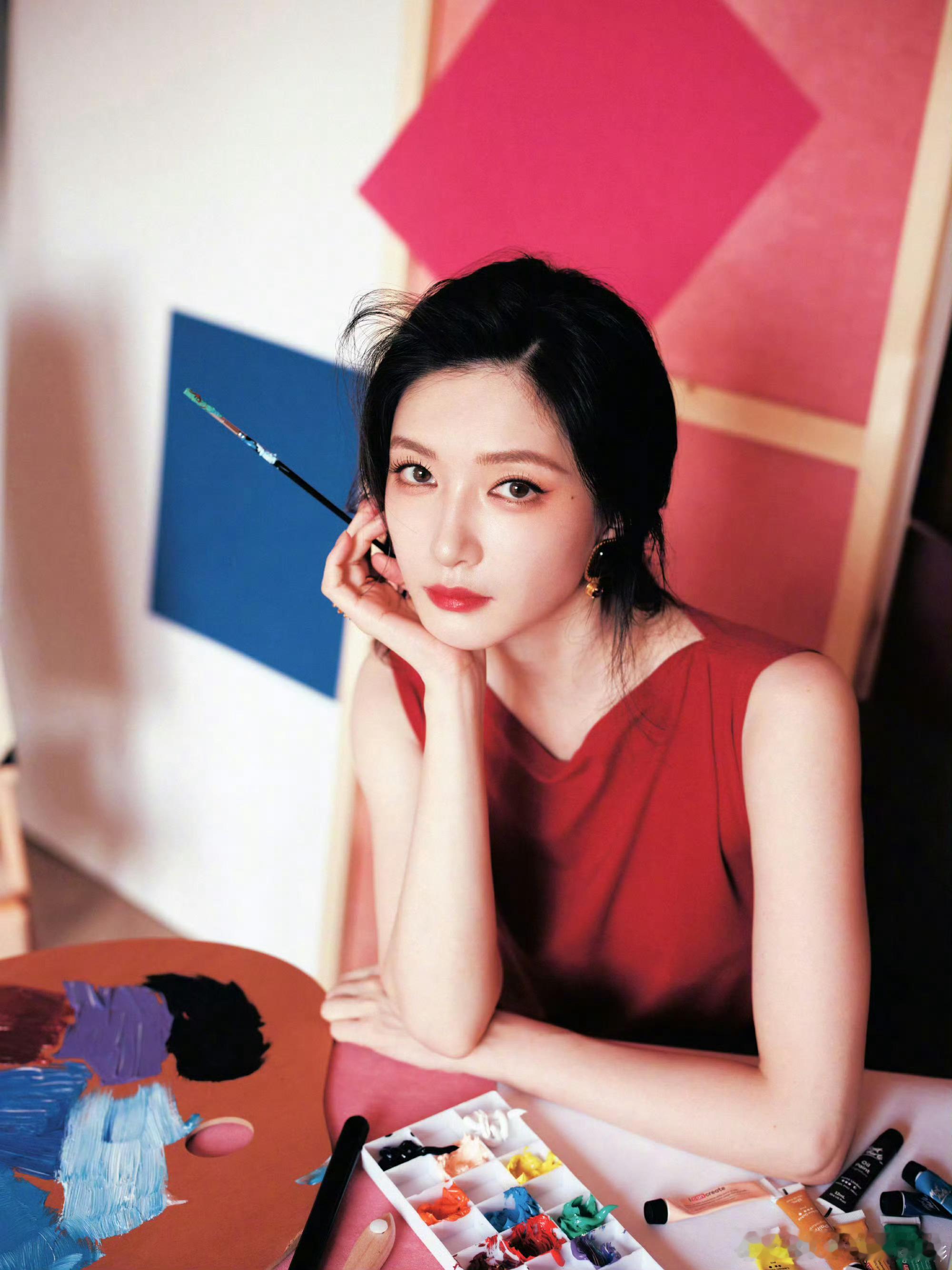 红色的江疏影更是妈妈级别江疏影红衣解锁「国色美学」统治区！绛红加身秒变人间富贵花