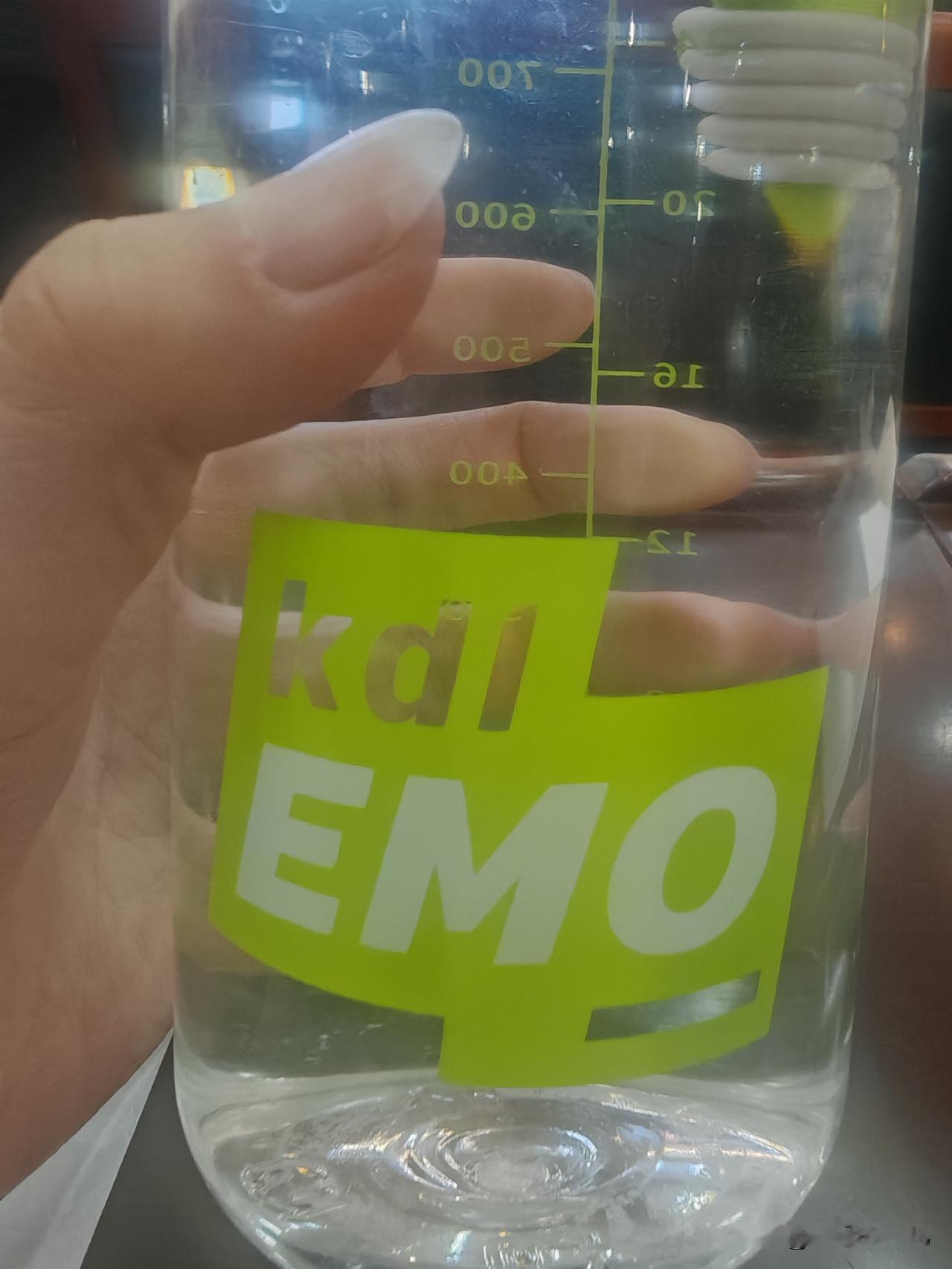 单位给我发了个杯子，还是emo的，这上班果然确实让人EMO啊