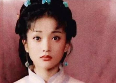 有一次，主持人问王晶：“你觉得周迅在你心中算是漂亮的演员吗？”王晶噗呲一声笑了：