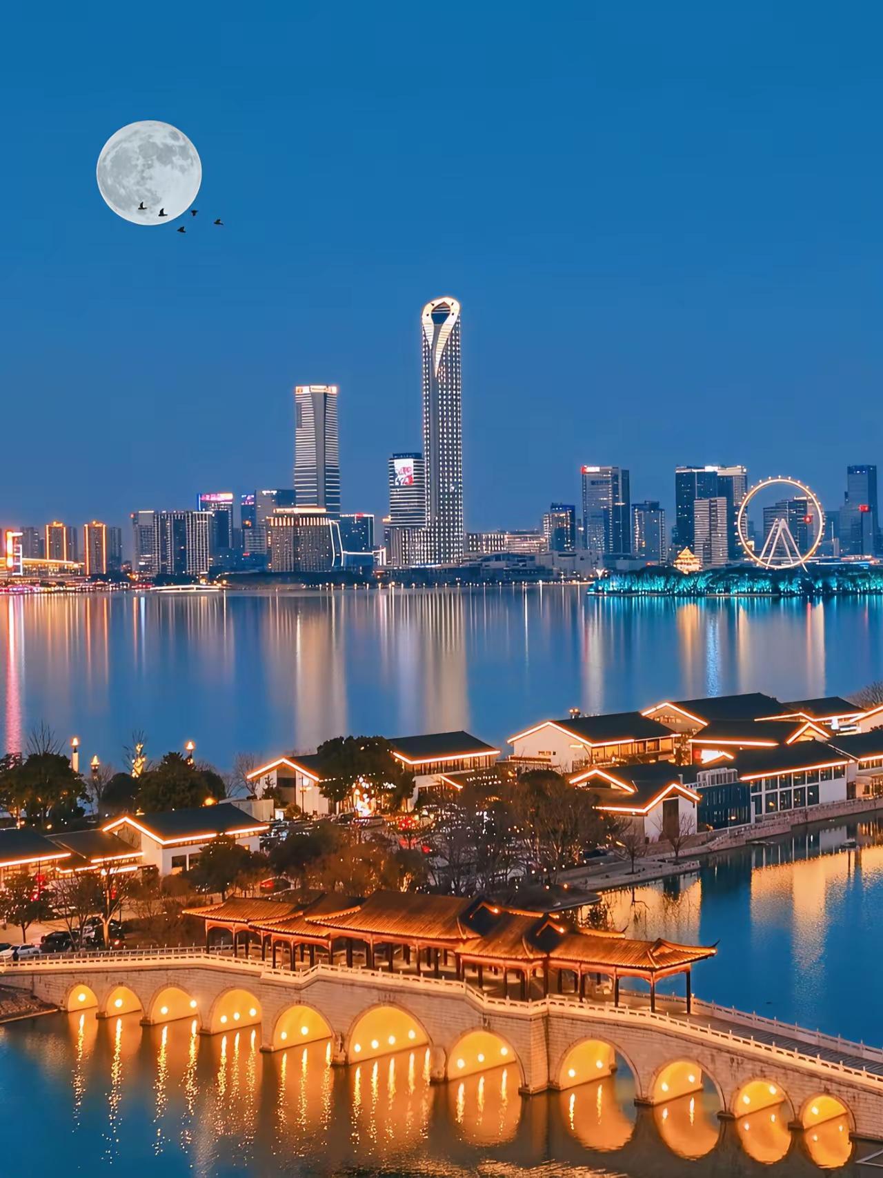 时光不语，四季更迭冬寒渐褪，春声踏露而来与旧岁挥手，与美好相逢草木萌新，暖